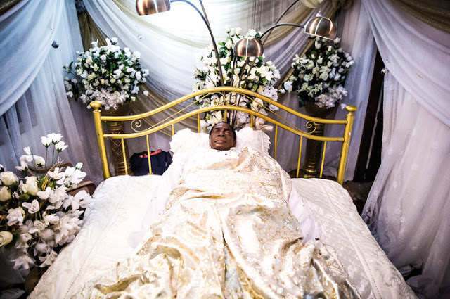 b9ad9-201306_ghana_hautajaiset_1_1