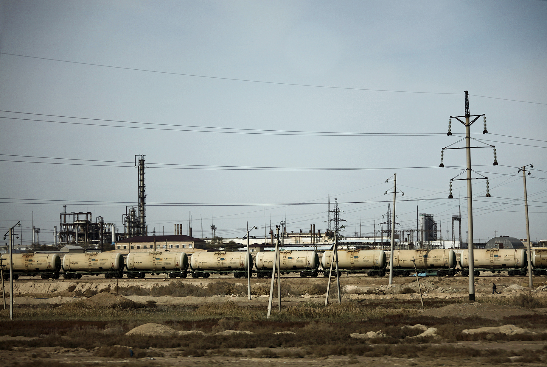 1b-Oil-everywhere-mangistau-KukkaRanta